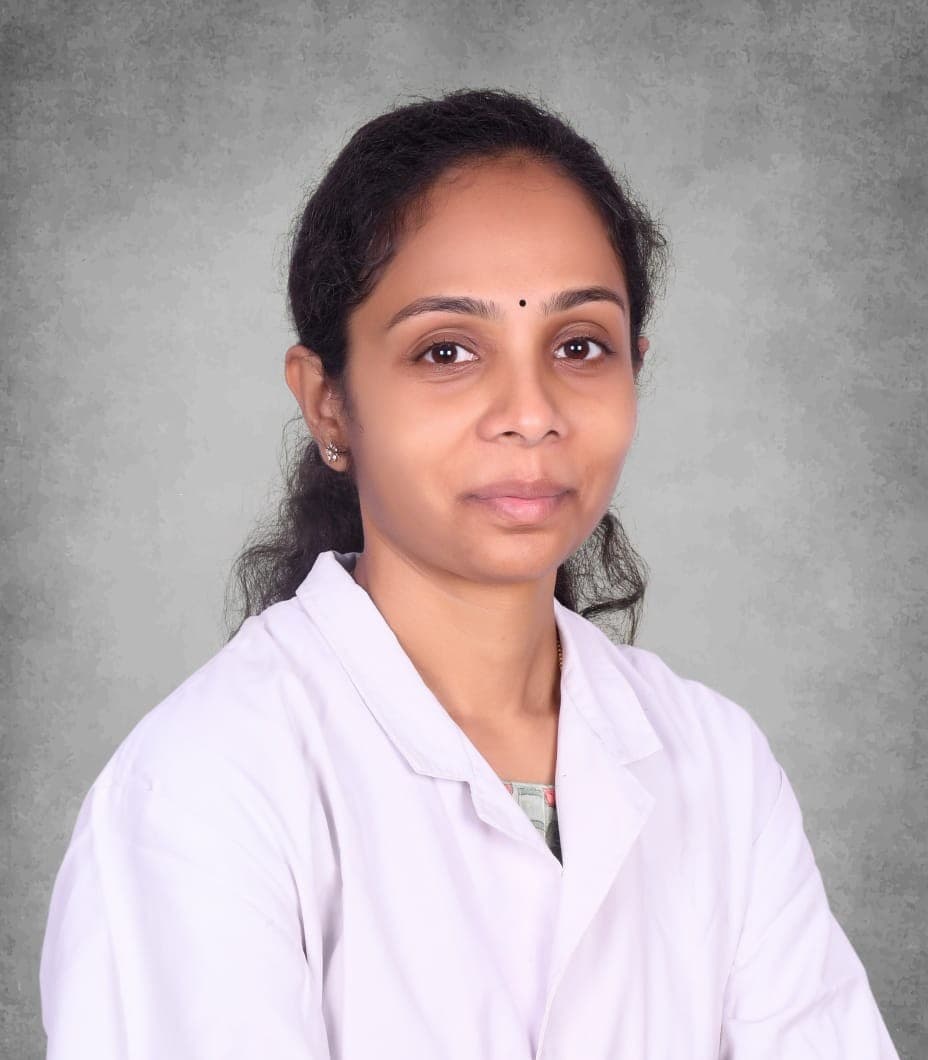 Dr. Indu – Expert Dentist at Makuta Dental Clinic, Visakhapatnam